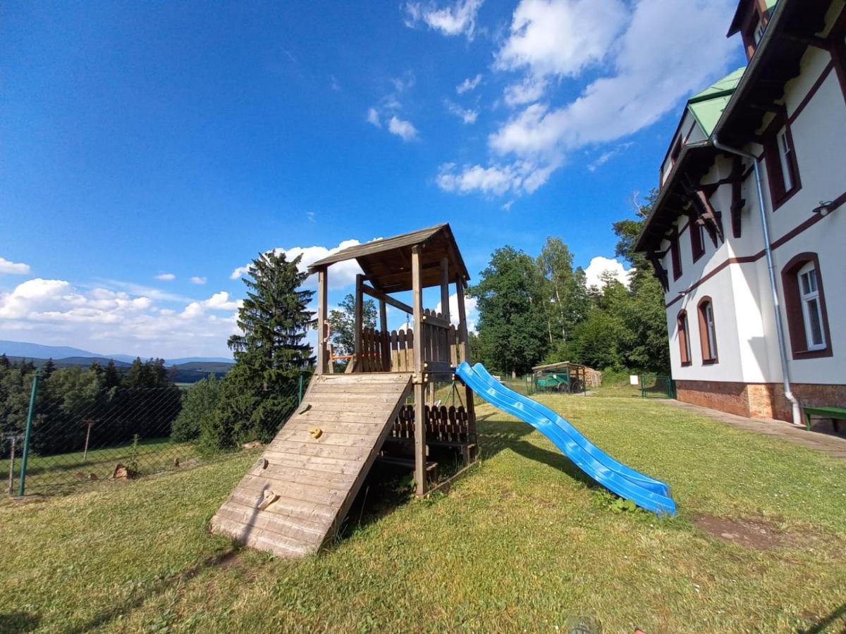 Retro Hotel Pod Zvicinou Bílá Třemešná Exterior foto